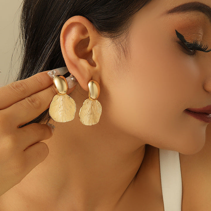 Ladies Hanging Earrings with Luxurious Leaf Design Land Girl