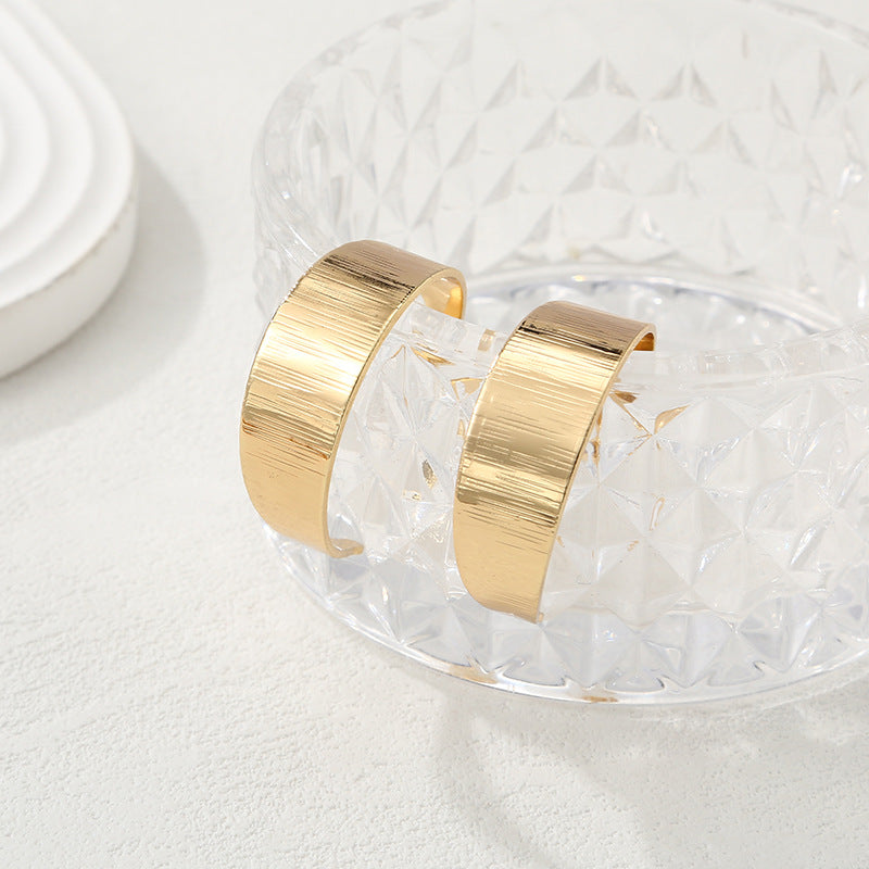Women's bangles made of high-quality metal with an elegant wave pattern Land Girl