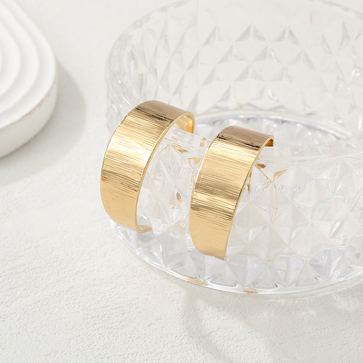 Women's bangles made of high-quality metal with an elegant wave pattern Land Girl