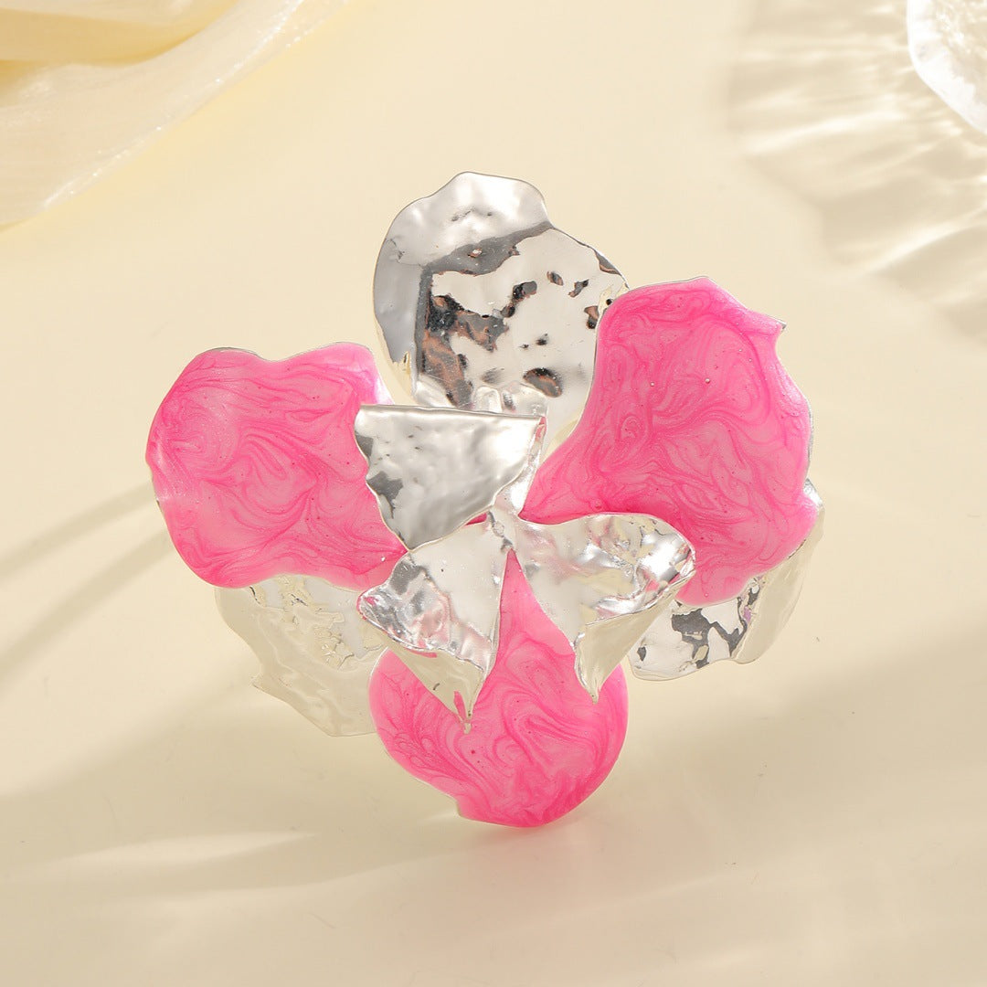 Women's flower-shaped ring made of shiny metal and high-quality epoxy resin Land Girl