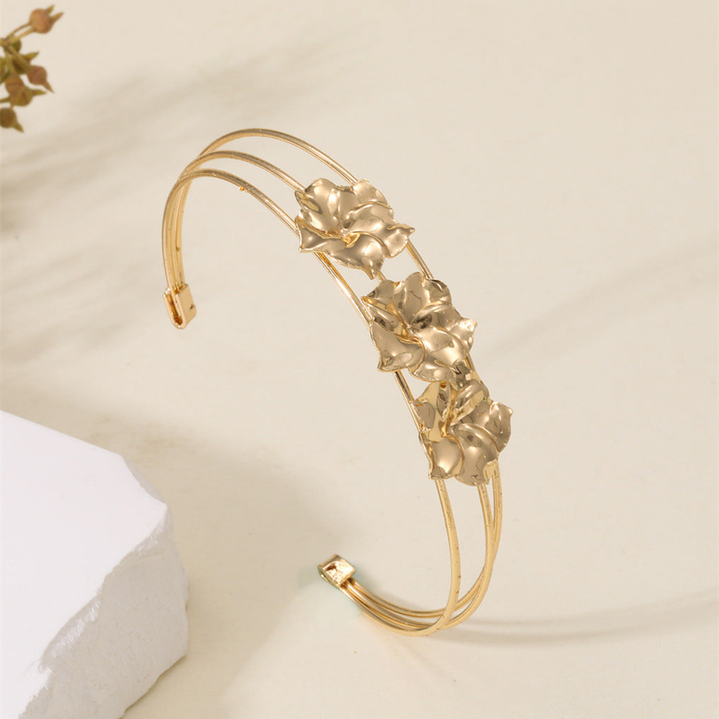 Women's cuff bracelet with artistic leaf motif Land Girl