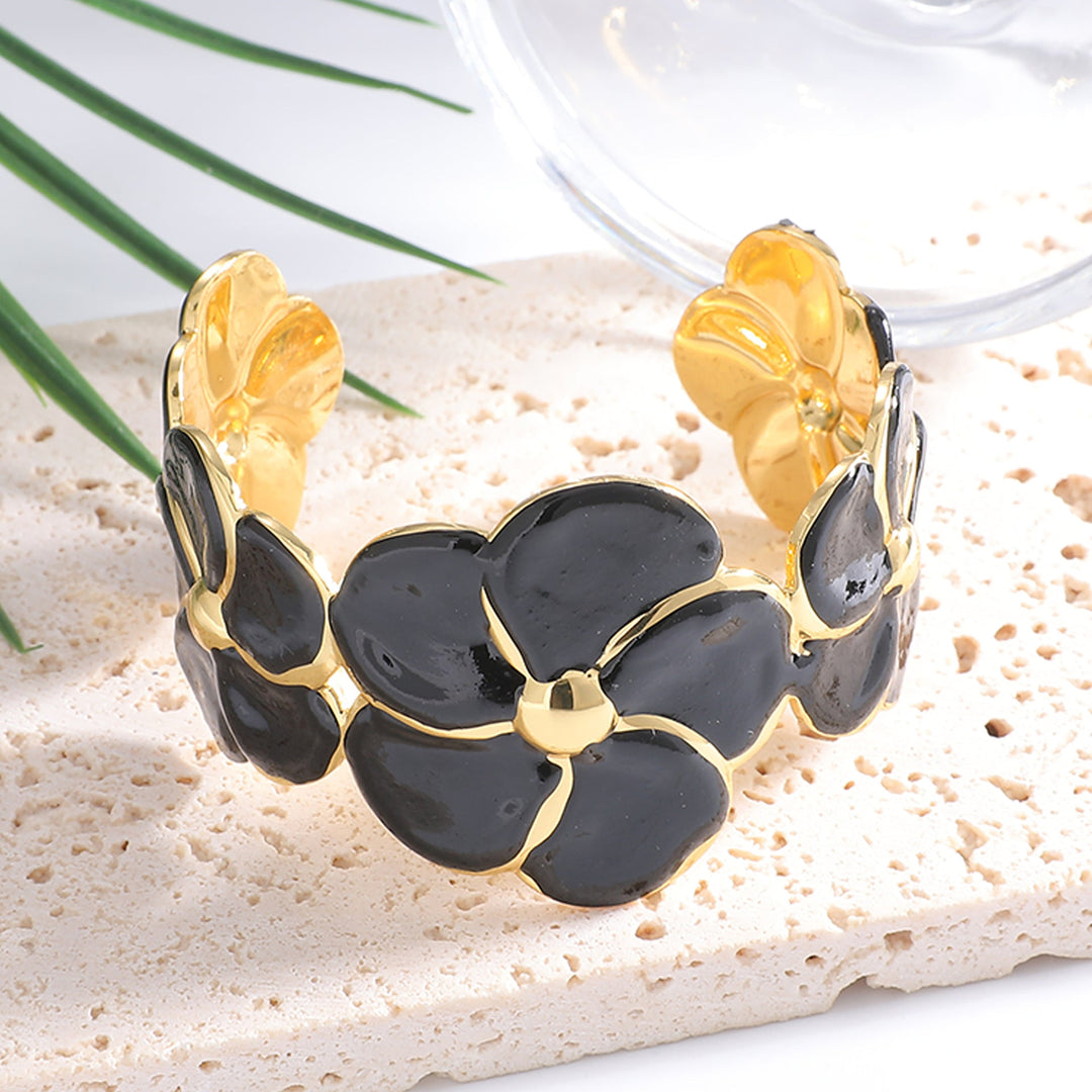 Ladies cuff bracelet with elaborate flower pattern Land Girl