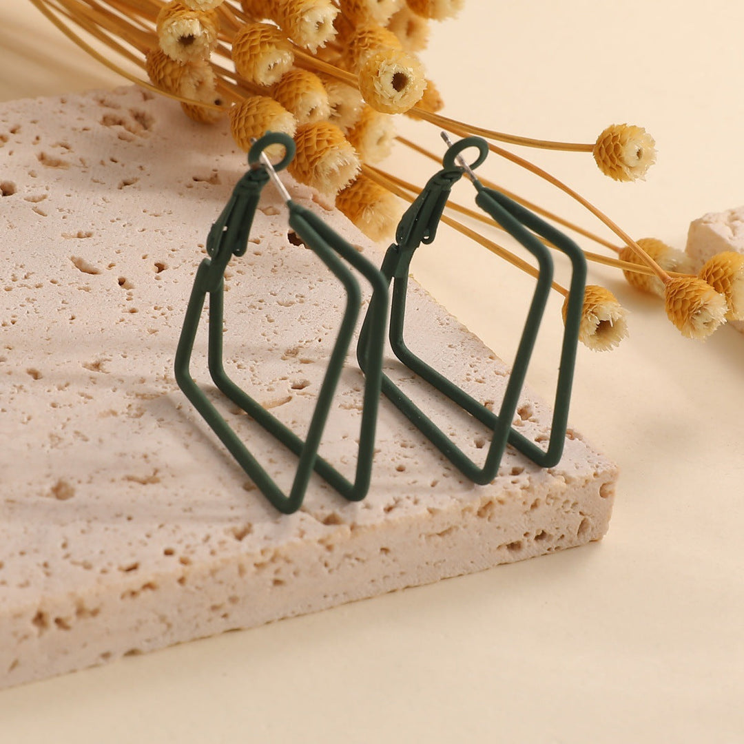 Women Geometric Earrings made of high-quality metal Land Girl