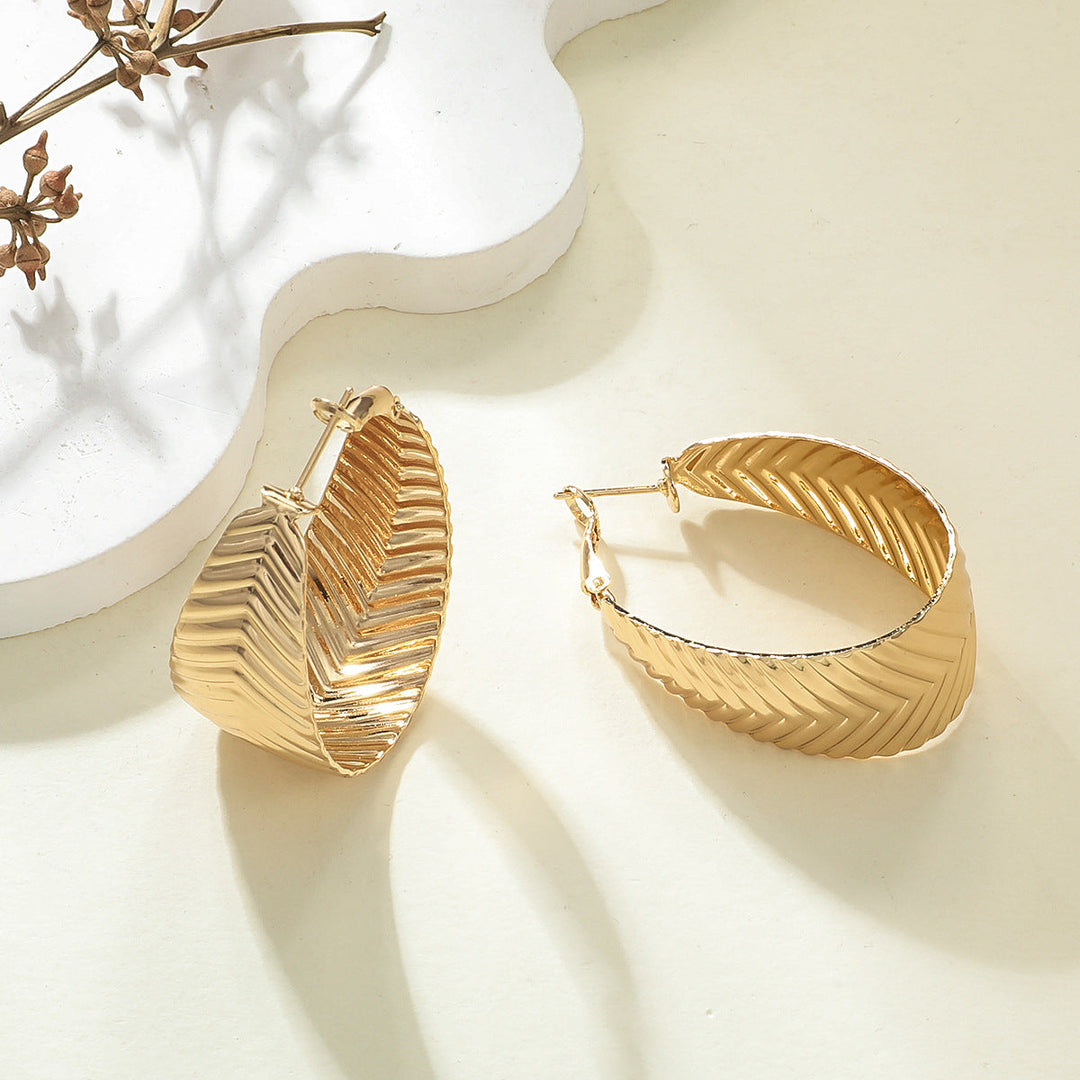 Women's Hanging Earrings in Elegant Wave Pattern Land Girl