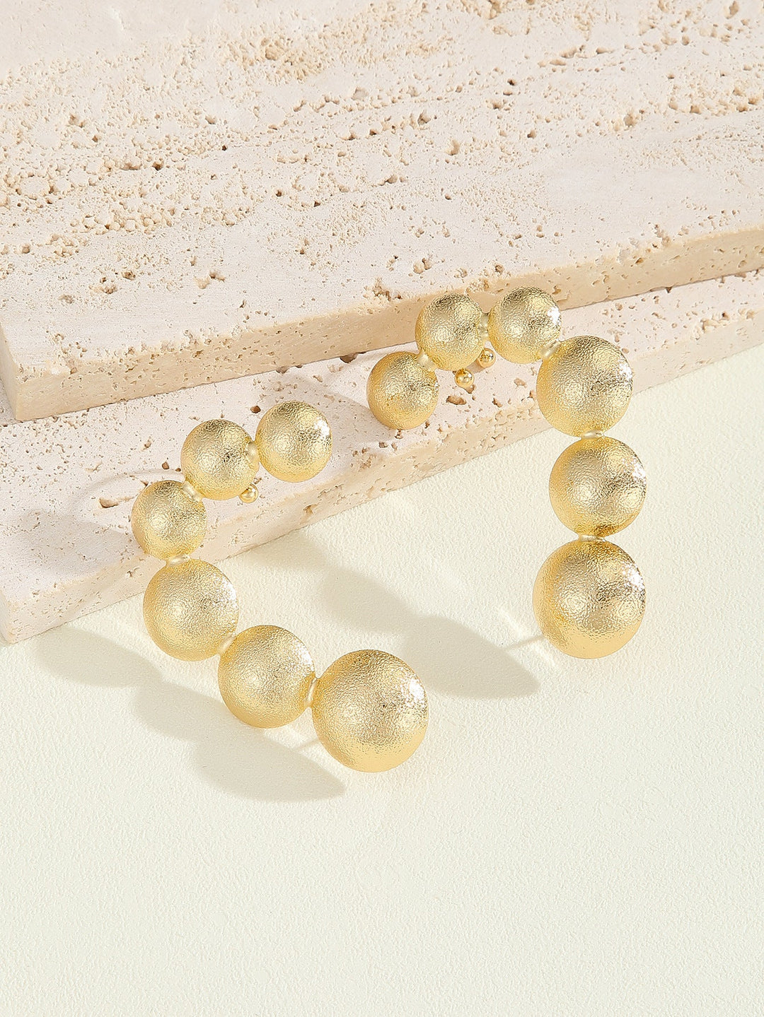 Women's bracelet with structured, golden beads Land Girl
