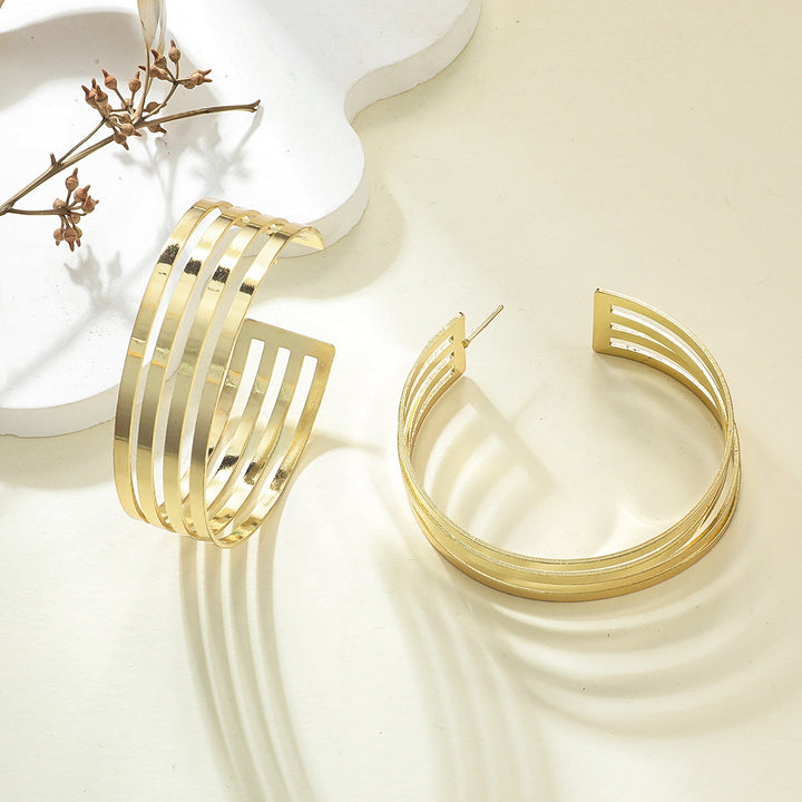 Women's Hanging Earrings in Elegant Wave Pattern Land Girl