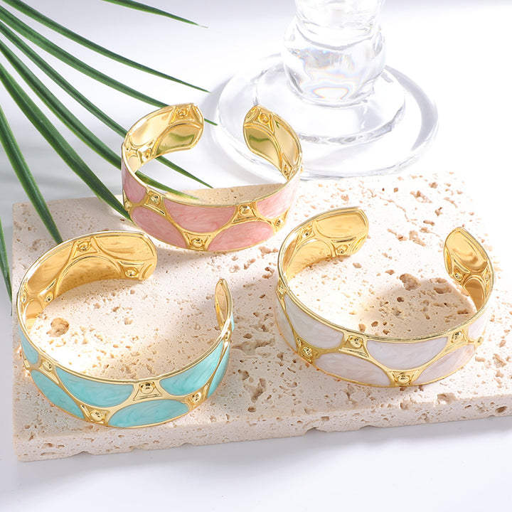 Women's cuff bracelet with artistic design Land Girl