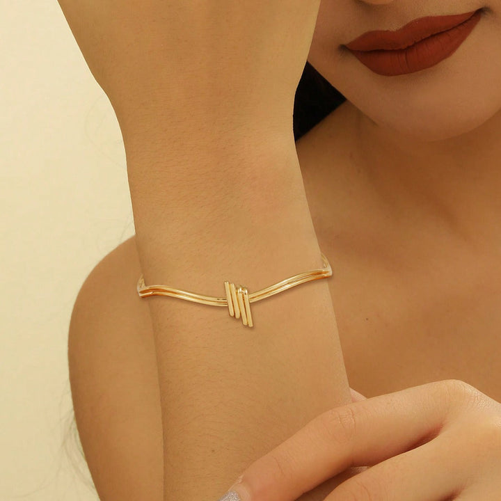 Ladies' bangle with elegant curved design Land Girl