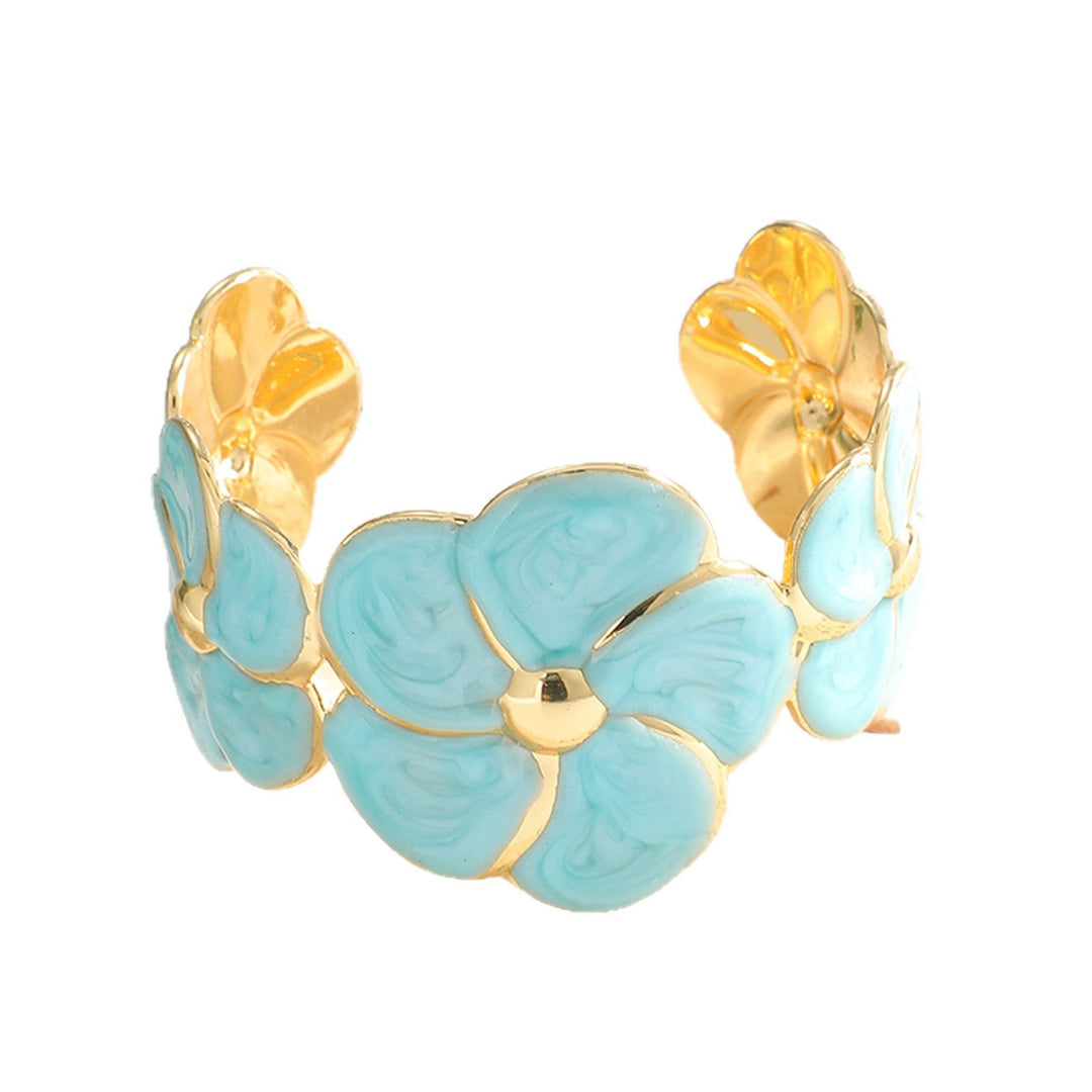 Ladies cuff bracelet with elaborate flower pattern Land Girl