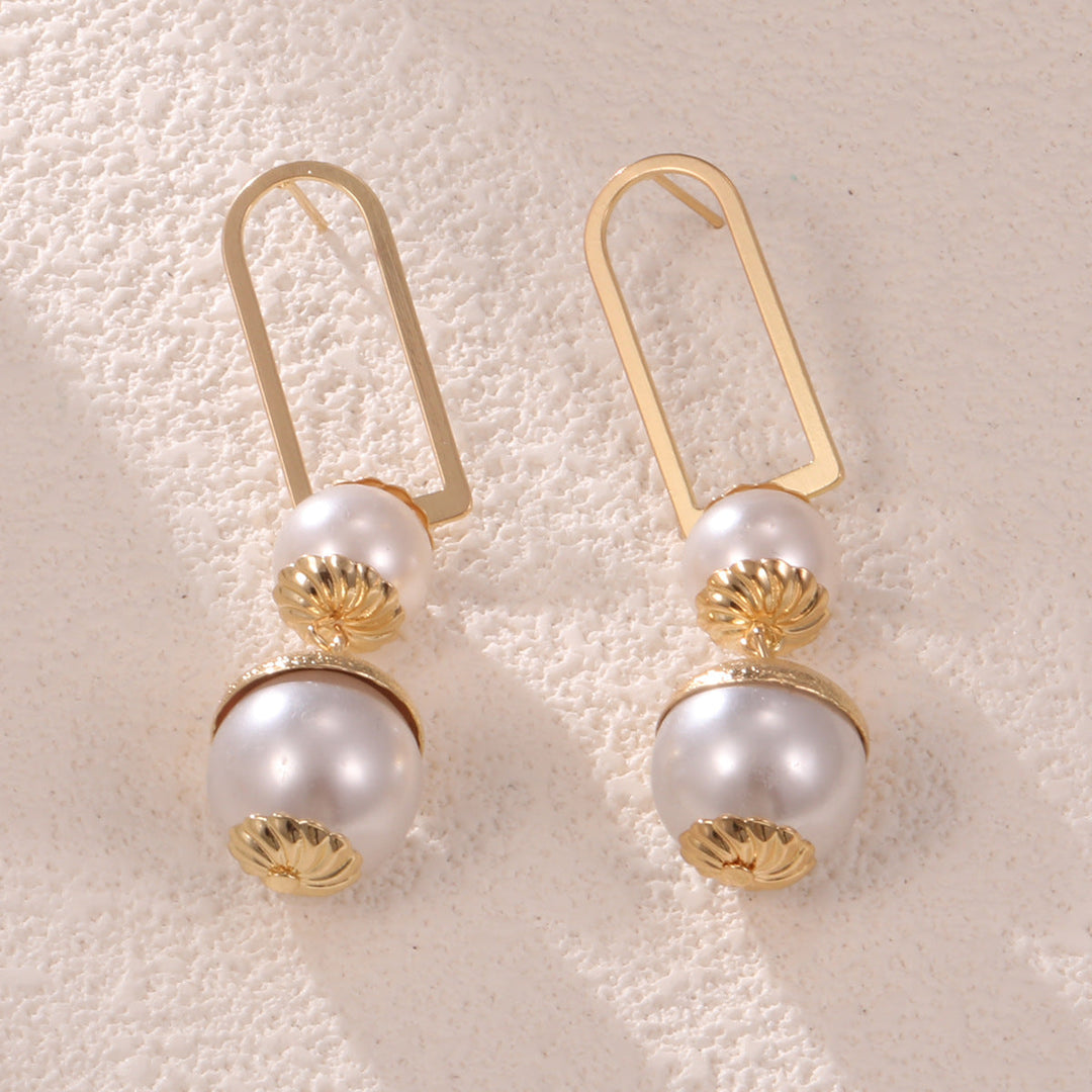 Ladies earrings with elegant pearl design Land Girl