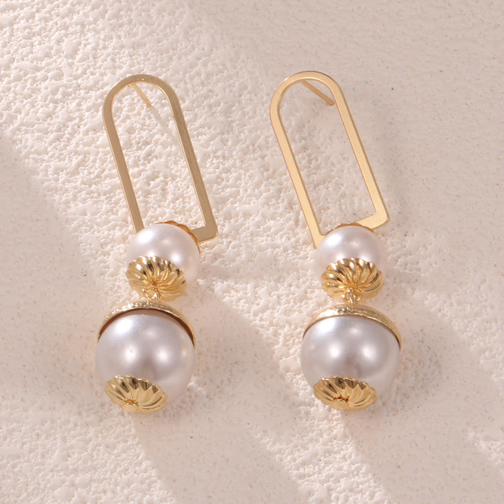 Ladies earrings with elegant pearl design Land Girl