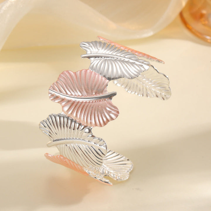 Women’s bracelet with elaborate leaf design Land Girl