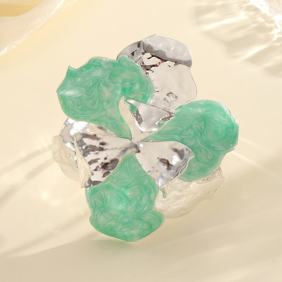 Women's flower-shaped ring made of shiny metal and high-quality epoxy resin Land Girl