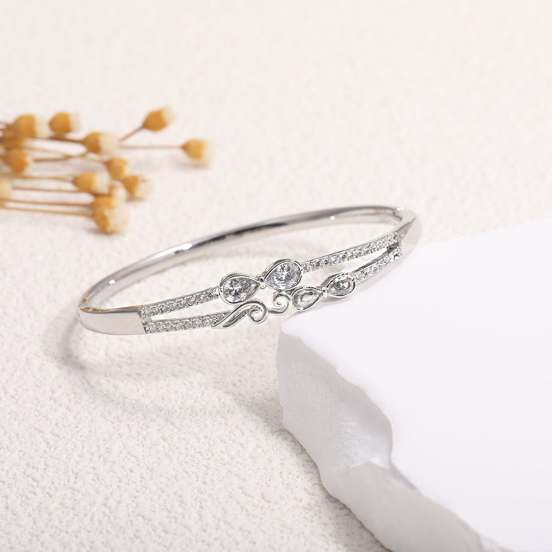 Women's bangle with elegant infinity pattern and sparkling zirconia Land Girl