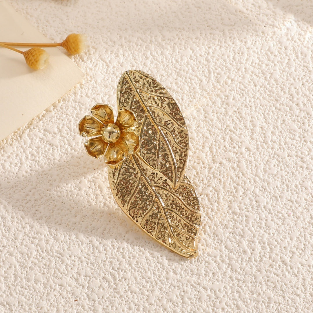 Ladies bangle with elaborate leaf design Land Girl