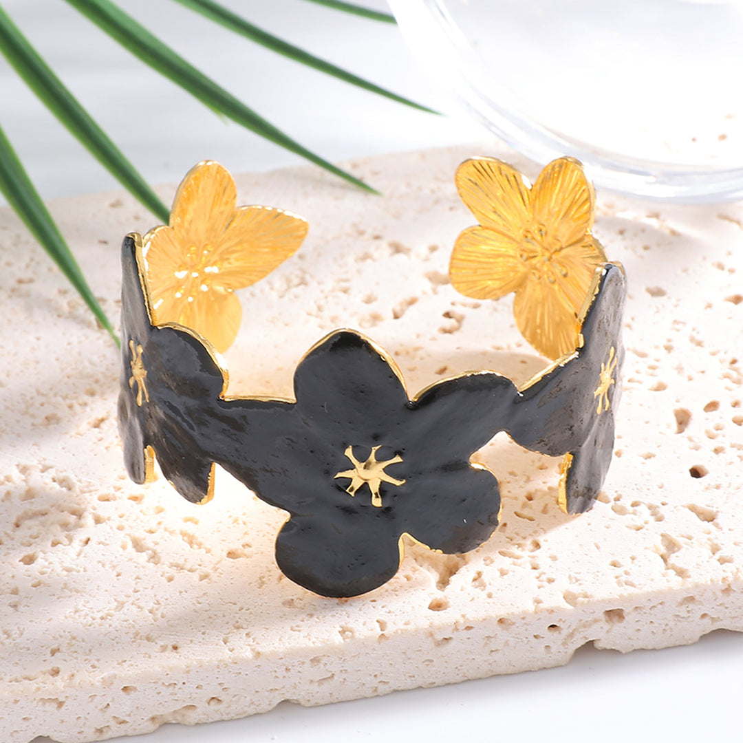 Ladies' bangle with floral motifs Land Girl