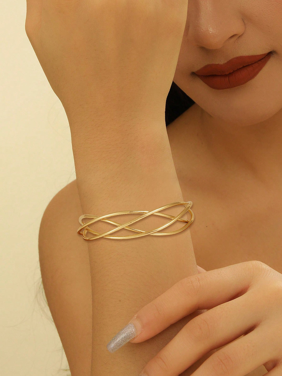 Ladies' bangle with elegant curved design Land Girl