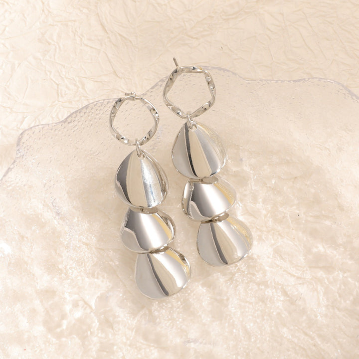 Women Hanging Earrings with Elegant Shell Design Land Girl