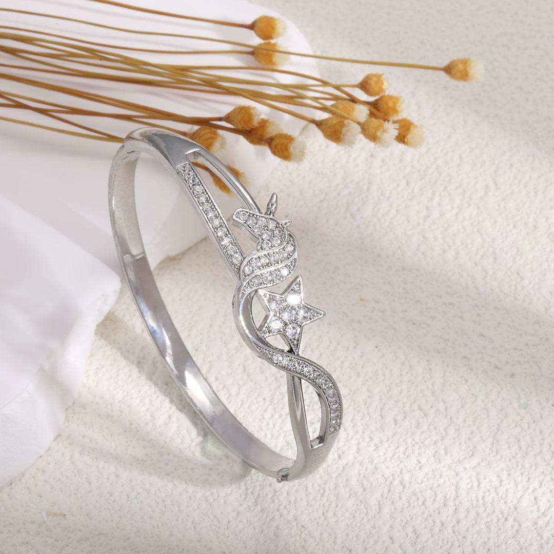 Ladies bracelet with elaborate infinity symbol and sparkling zirconia Land Girl