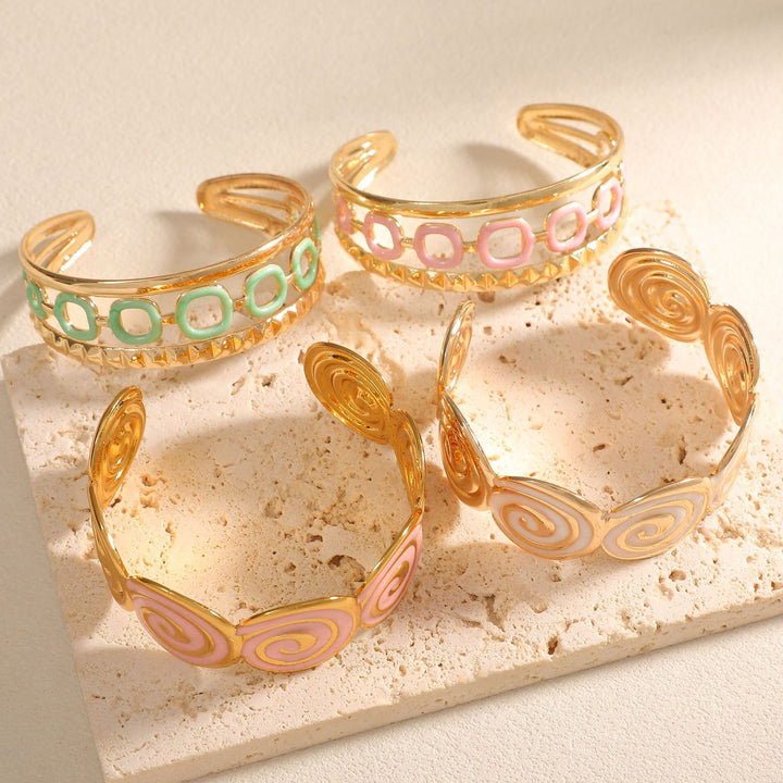 Women's cuff with elegant spiral design Land Girl