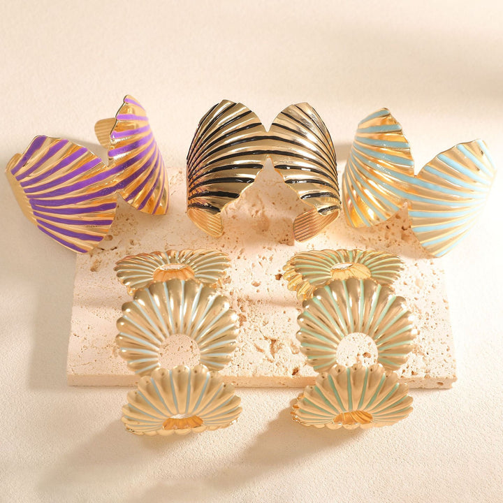 Women's bangle with elegant shell design Land Girl