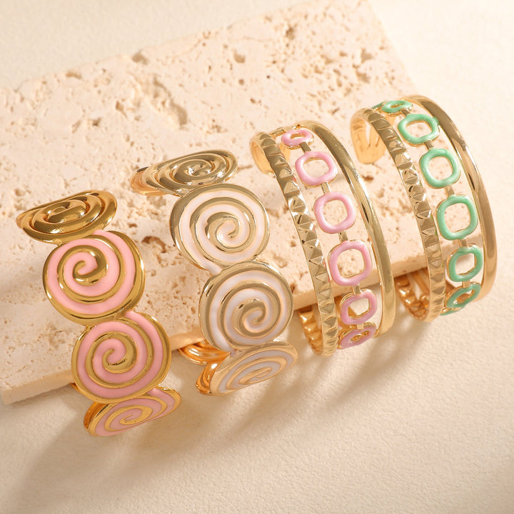 Women's cuff with elegant spiral design Land Girl