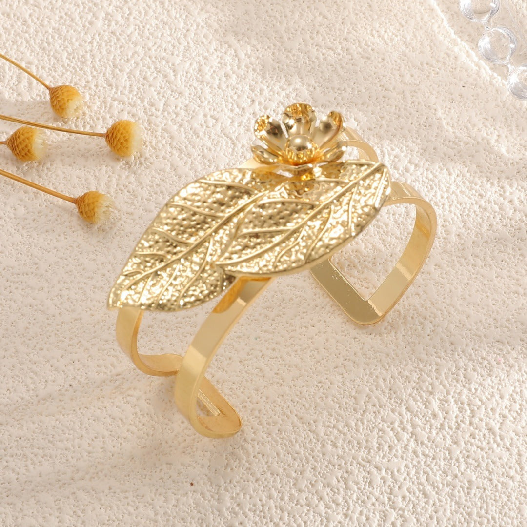 Ladies bangle with elaborate leaf design Land Girl