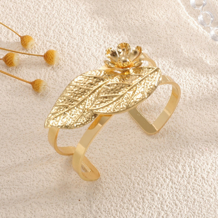 Ladies bangle with elaborate leaf design Land Girl