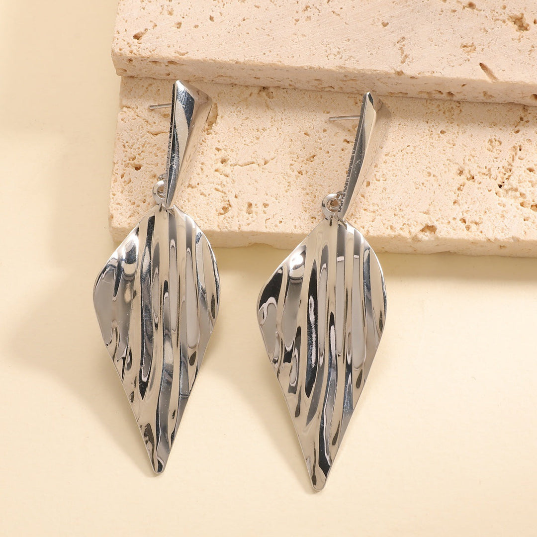 Women's Hanging Earrings in Stylish Leaf Design Land Girl