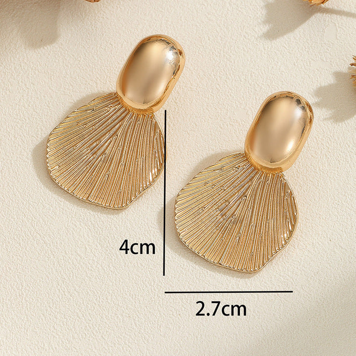 Ladies Hanging Earrings with Luxurious Leaf Design Land Girl