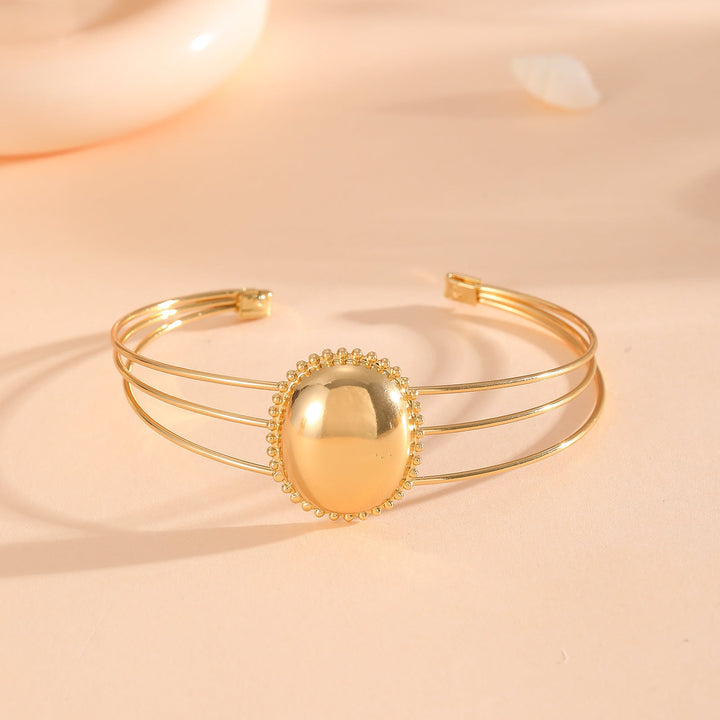 Women's bracelet with intricate bow design Land Girl