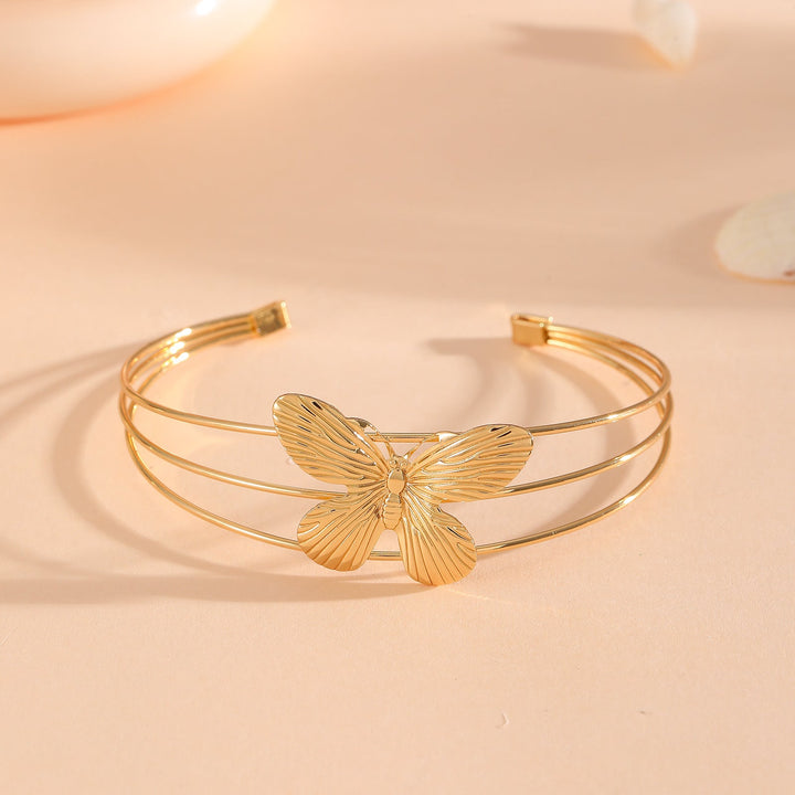 Women's bracelet with intricate bow design Land Girl
