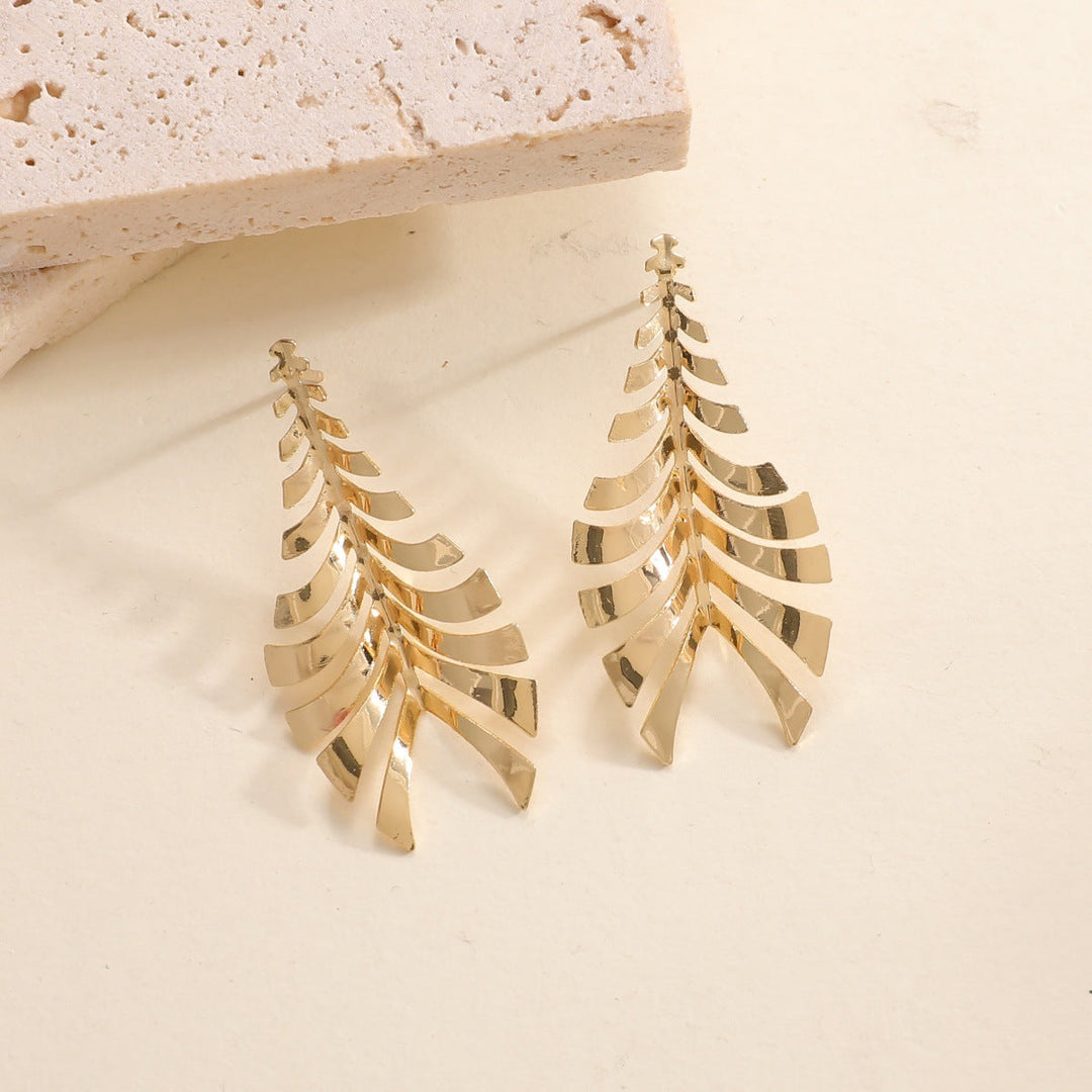 Women Hanging Earrings in Elegant Leaf Design Land Girl