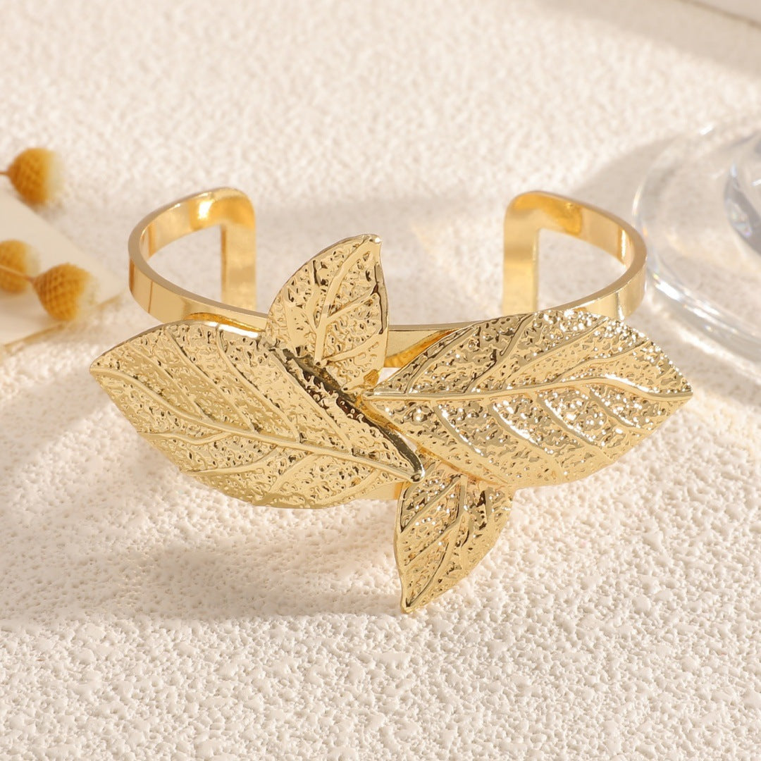 Ladies' bangle with artistic leaf design Land Girl