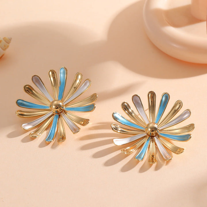 Women’s Flower Earrings in Modern 3D Design Land Girl