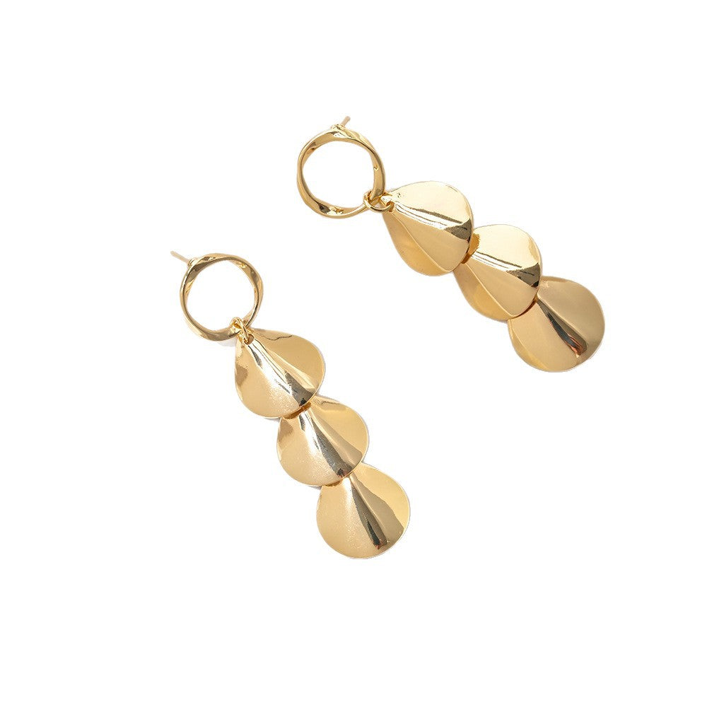 Women Hanging Earrings with Elegant Shell Design Land Girl