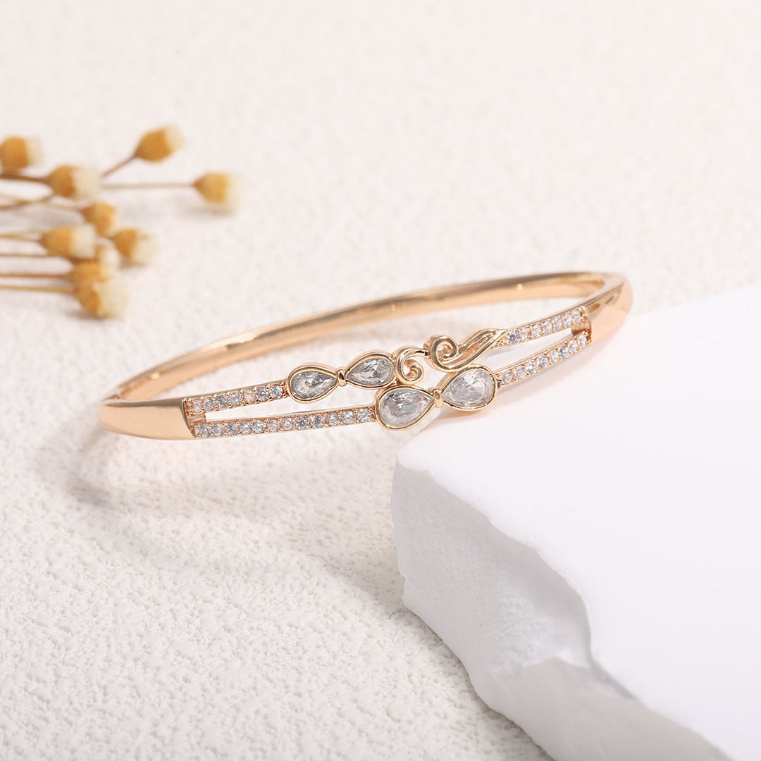 Ladies bracelet with elaborate infinity symbol and sparkling zirconia Land Girl