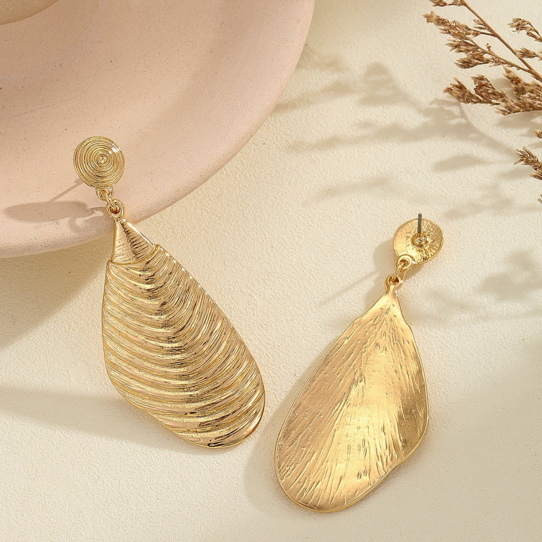 Ladies Elegant Earrings made of high-quality, textured metal Land Girl