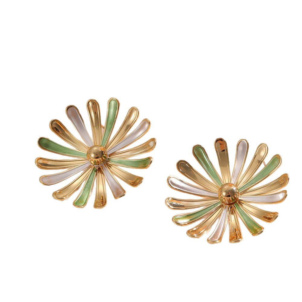 Women’s Flower Earrings in Modern 3D Design Land Girl