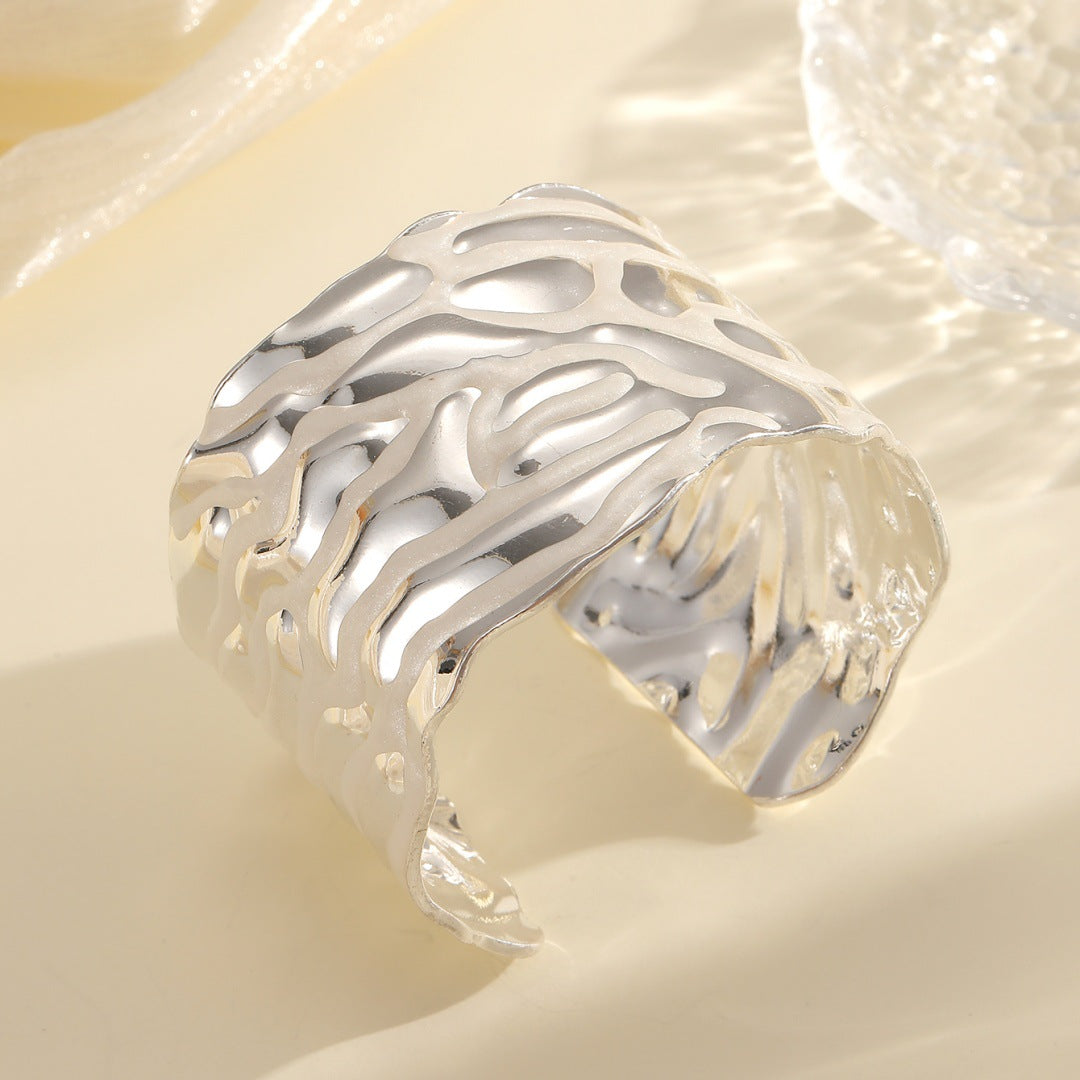 Women Open Bangle with Artistic Wave Pattern Land Girl