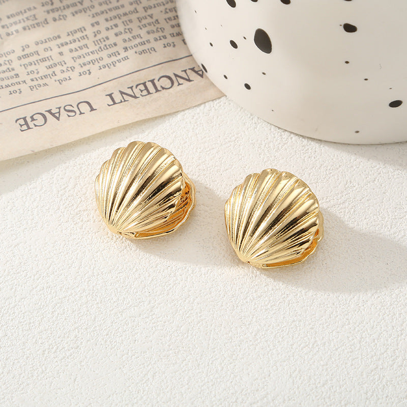Women's ear clips in elegant shell design Land Girl
