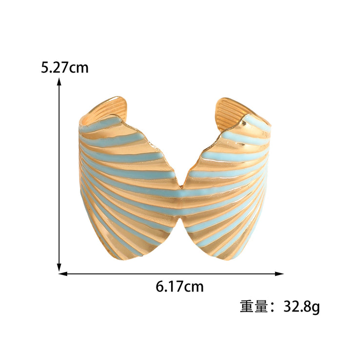 Women's bangle with elegant shell design Land Girl