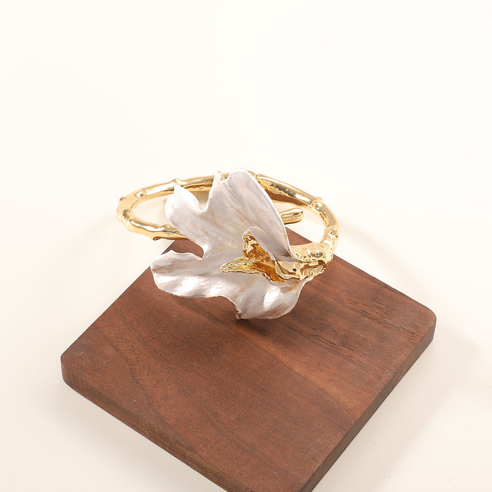 Women's bracelet with intricate flower design Land Girl