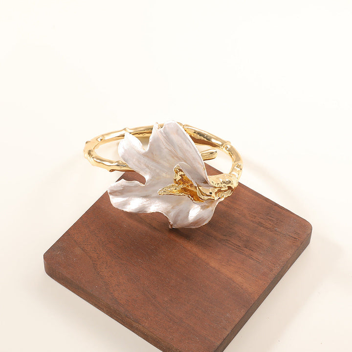 Women's bracelet with intricate flower design Land Girl