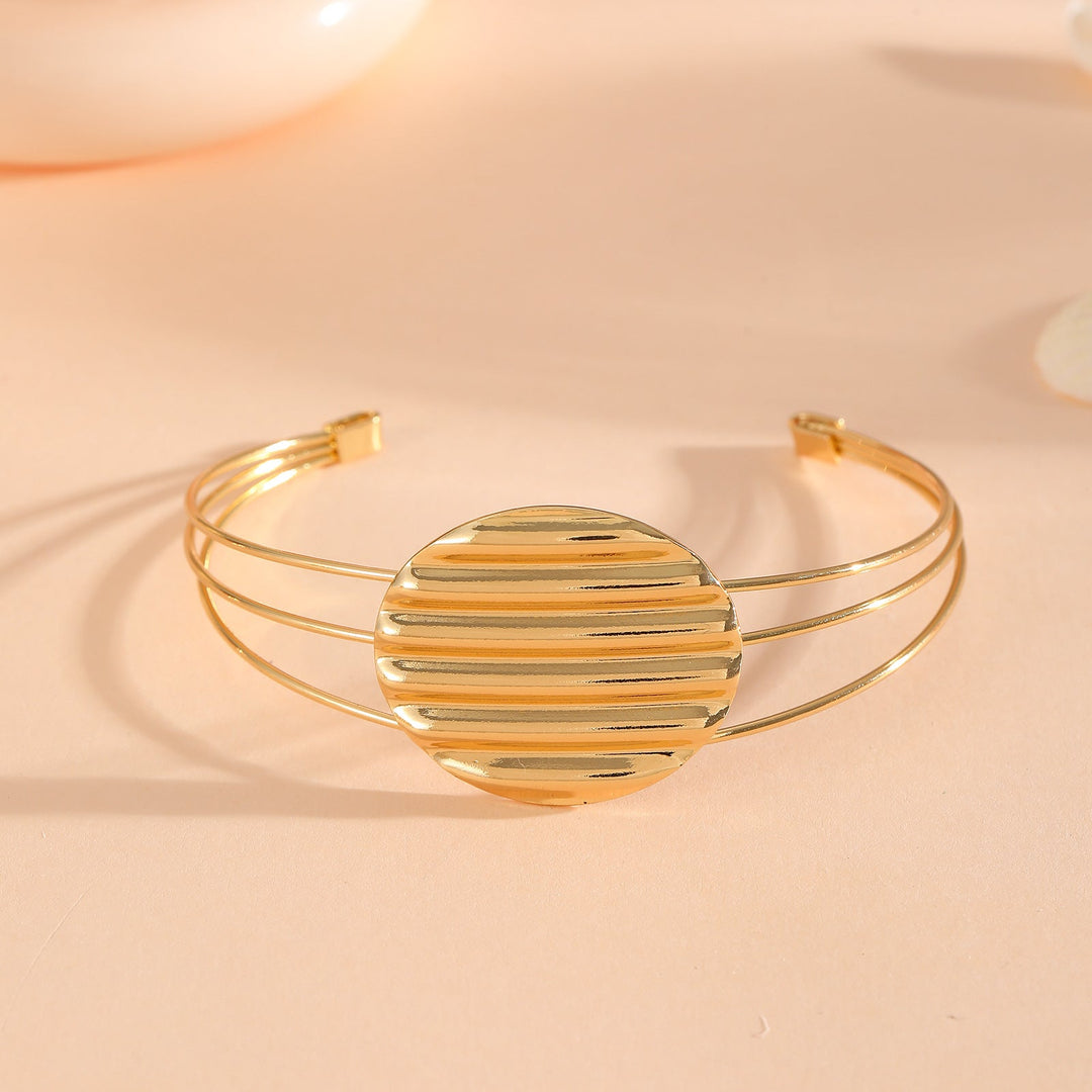 Women's bracelet with intricate bow design Land Girl