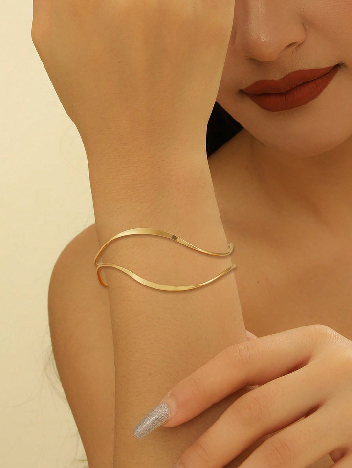 Ladies' bangle with elegant curved design Land Girl
