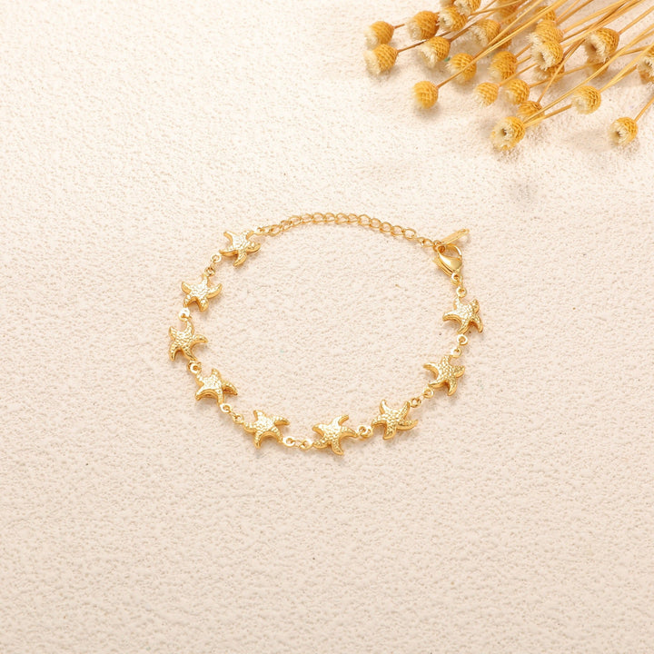 Ladies' bracelet with elegant heart design and fine link chain Land Girl