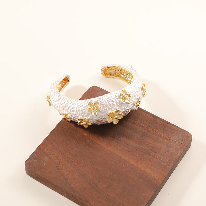 Women's bracelet with intricate flower design Land Girl