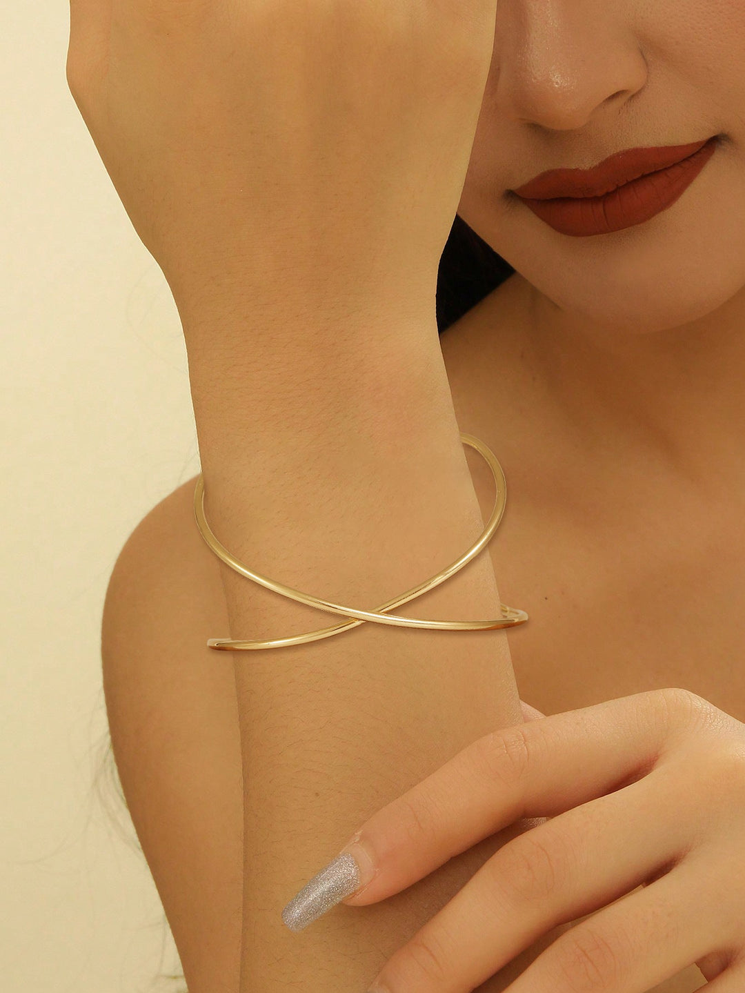 Ladies' bangle with elegant curved design Land Girl
