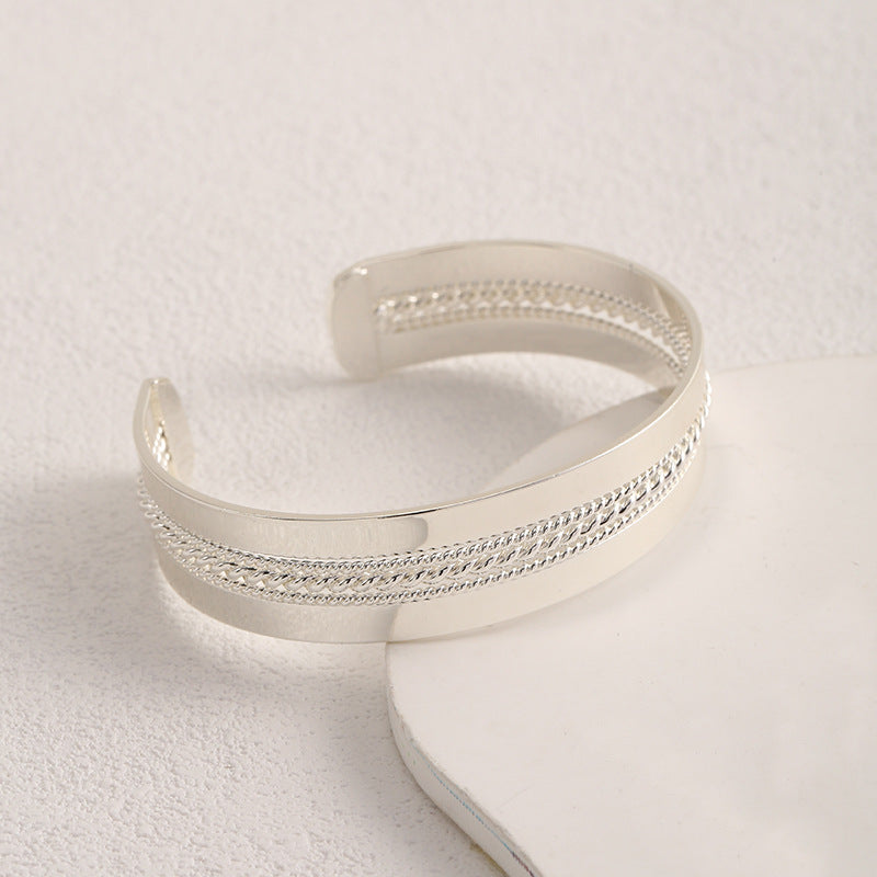 Ladies Open Bangle with Elegant Structure Design Land Girl